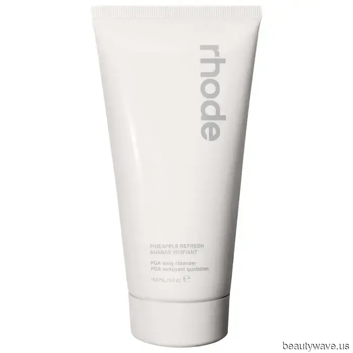 Parche para granos, bronceador, brillo labial y un artículo misterioso: Hailey Bieber acaba de adelantar los lanzamientos de Rhode para 2026.