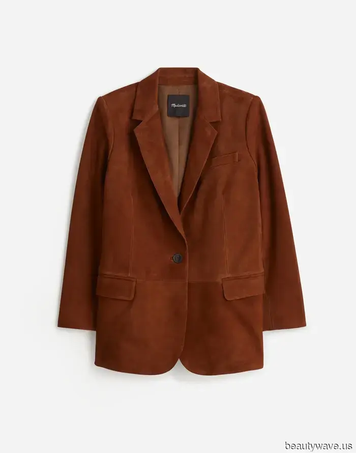 Ключ к тому, чтобы выглядеть богато в черном платье в 2025 году, — это носить этот вечный предмет с ним.