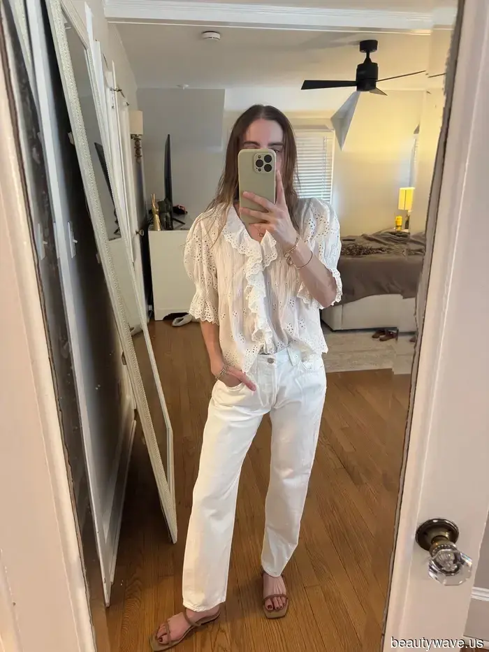 Soy una mamá fashion que trabaja en Nueva York&mdash;Estos son los tops elegantes que uso con jeans y pantalones.
