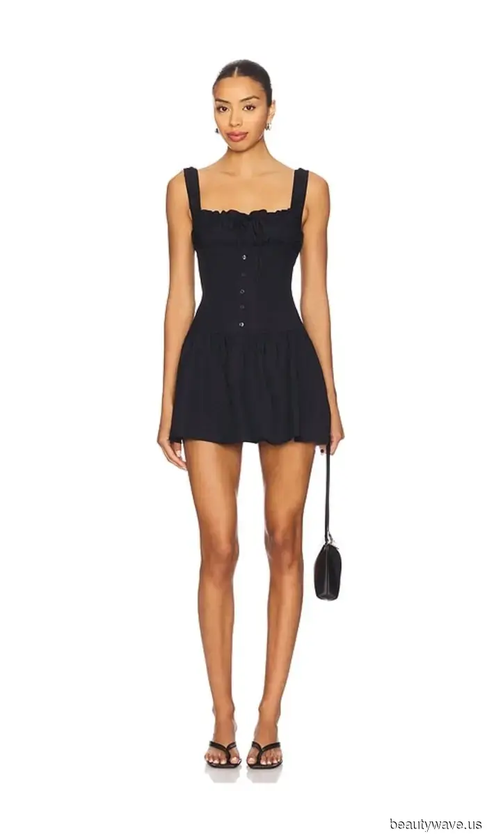 PSA: Модные люди в Нью-Йорке и Италии носят этот "устаревший" тренд плоской обуви с джинсовыми юбками и платьями