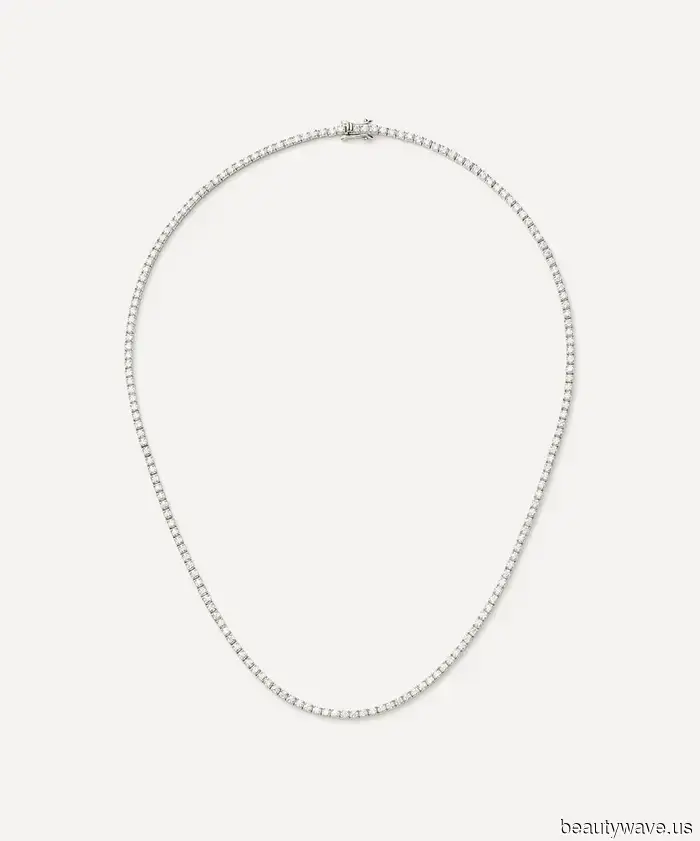 Kendall y Hailey acaban de confirmarlo: los pendientes llamativos están siendo reemplazados por esta clásica tendencia de joyería de fiesta.