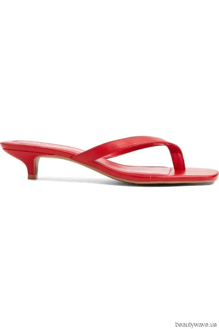 Es ist ein Fakt: Modeleute wählen diesen Sandalenfarbtrend über Schwarz, Weiß und Braun.