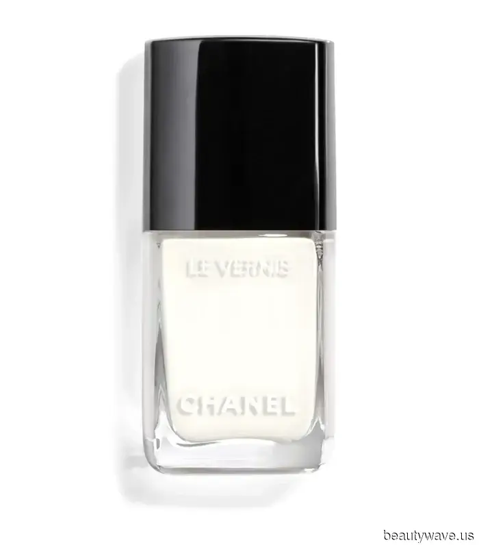 Nicht Chrome, Nicht Milky&mdash;"Marshmallow Nails" ist der elegante Maniküre-Trend, den man sich diesen Winter wünschen sollte.