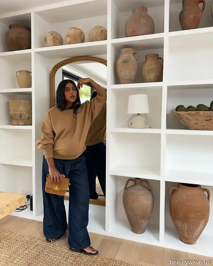 Esta tendencia de denim oscuro está regresando este otoño&mdash;5 maneras en que los vestidores de élite la están usando ahora.