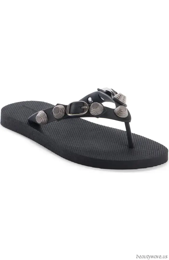 Diese Flip-Flops sind gerade viral geworden, was bedeutet, dass jeder diesen Trend im Sommer 2025 tragen wird