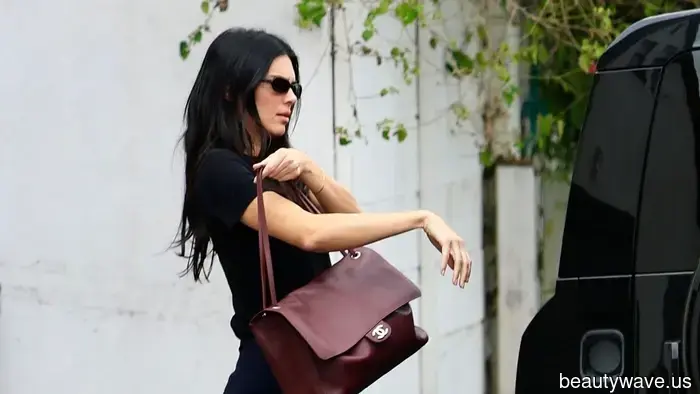 Kendall Doesn't Need Instructions on Which Jean Color and Fit to Purchase—She's Already Sported It.