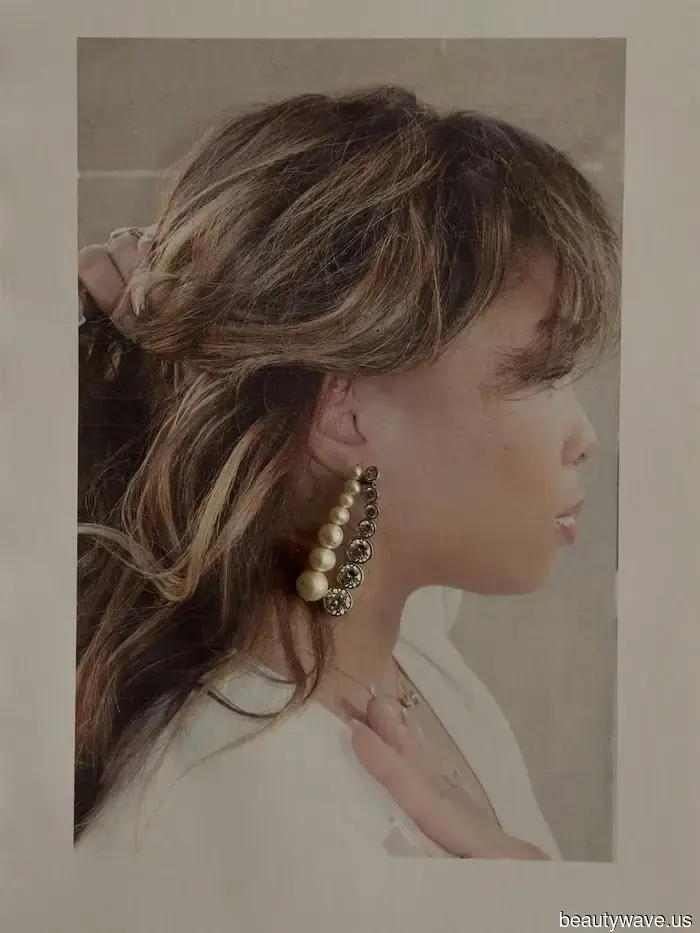 5 Accessories That French Women Are Currently Using to Elevate Their Simple January Outfits with Chic Style