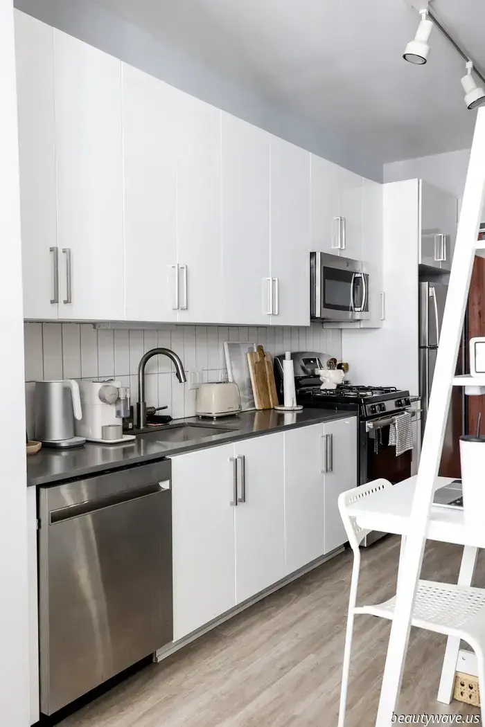 Our Graphic Designer's Chicago apartment resembles that of a luxury hotel.