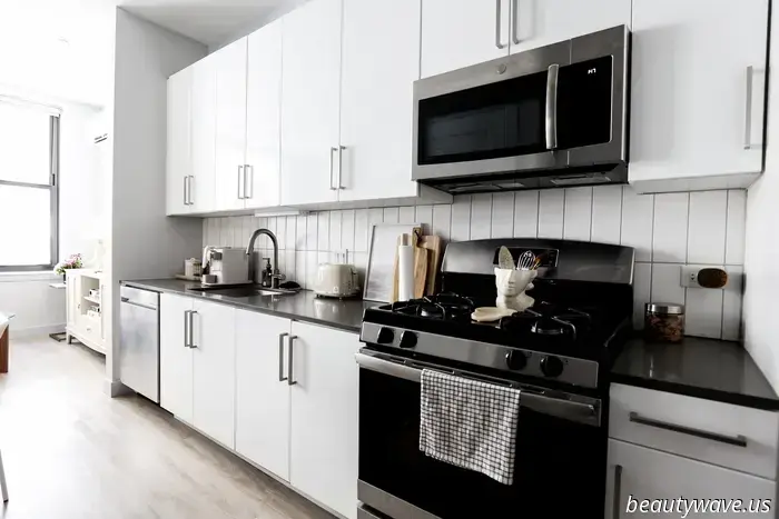 Our Graphic Designer's Chicago apartment resembles that of a luxury hotel.