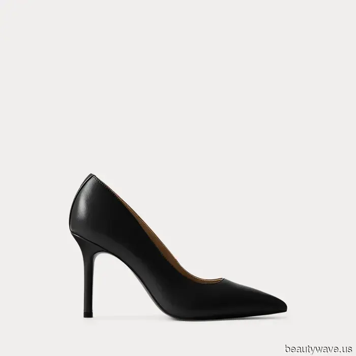 This combination of leggings and shoes appears equally sophisticated on those over 60 as it does on young women in their 20s.