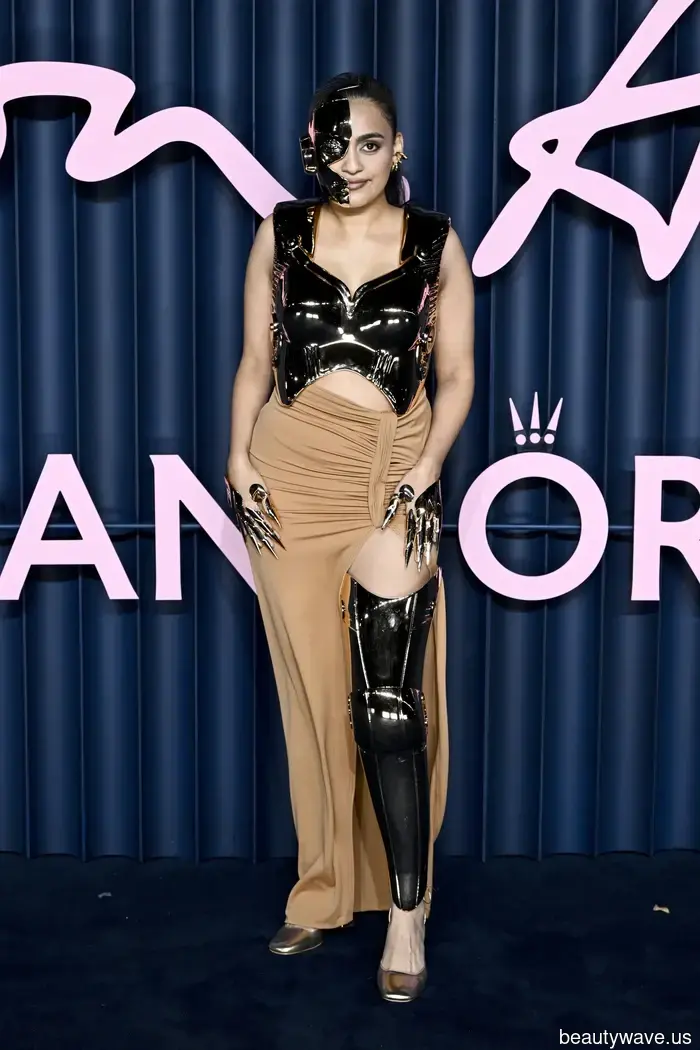 Алекса! Сиенна!&mdash;Самые потрясающие образы с красной дорожки Fashion Awards