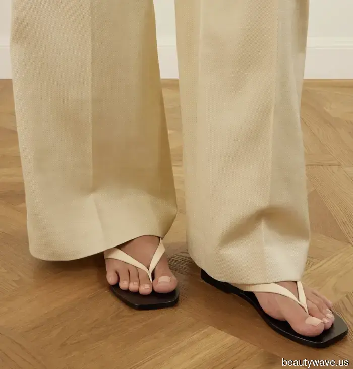 The most fashionable women I know are pairing shorts with these classic shoe trends this summer.