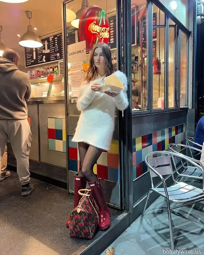 Predigo que estas botas clásicas vistas en la gente de moda de Londres dominarán las aceras de Nueva York este otoño.