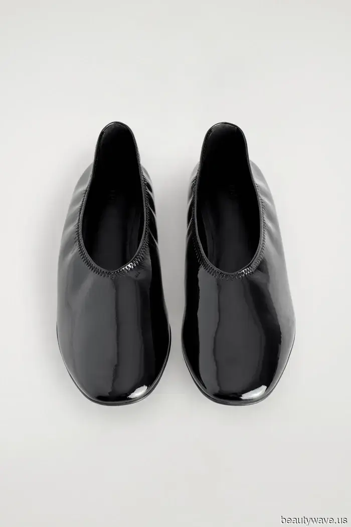 Nessun sandalo in vista: a New York, questa è la scarpa di tendenza che le persone indossano con abiti e gonne