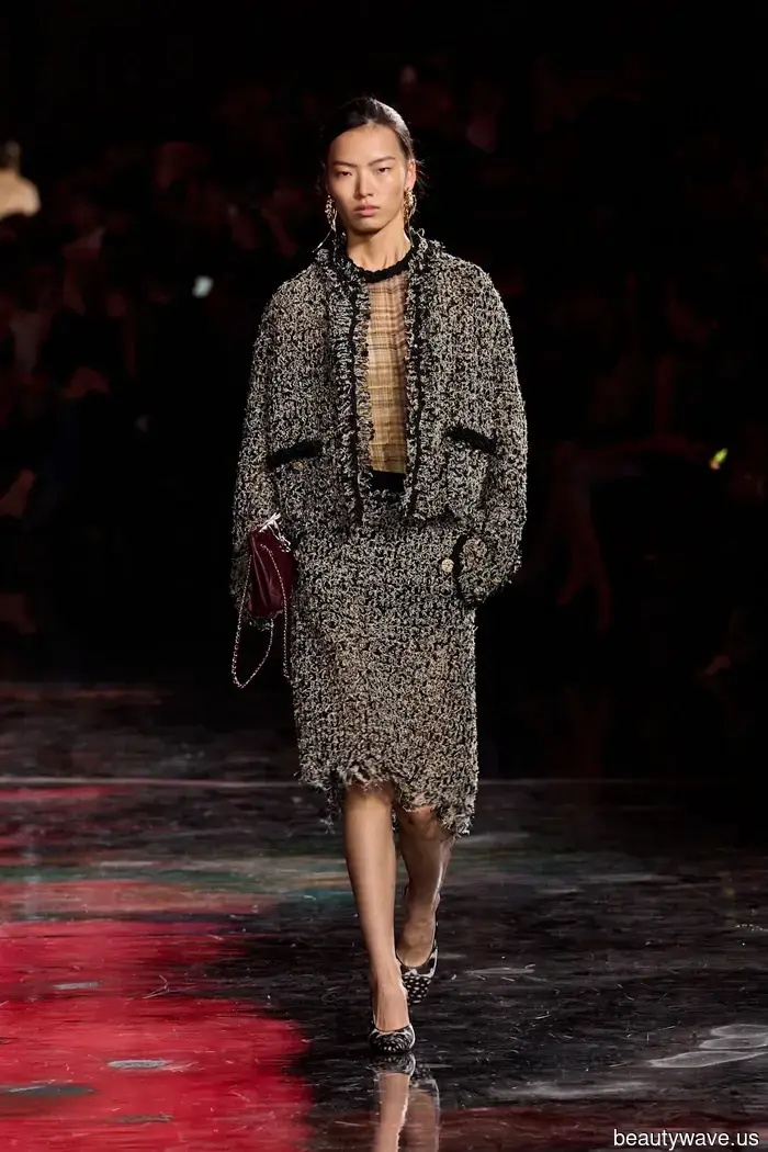 Nicht Schwarz, Nicht Weiß&mdash;Das ist die schicke neutrale Farbkombination, mit der die Leute in Paris stylen.