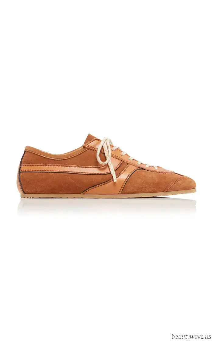 8 zapatillas elegantes para llevar a la oficina, según editoras de moda con estilo