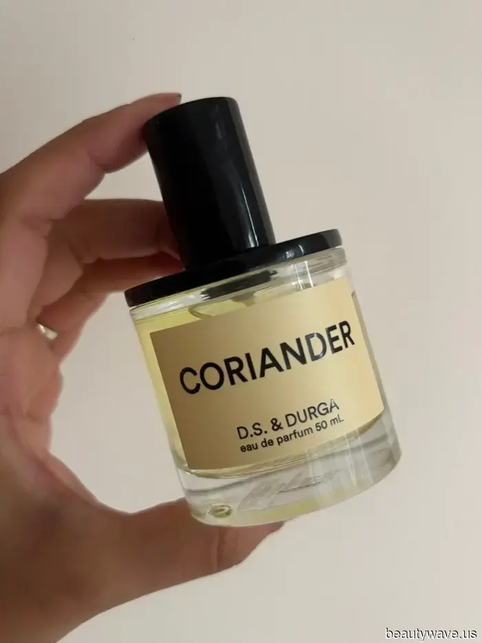 Fidati di me, i profumi amari sono la tendenza di fragranza più sofisticata di quest'estate.