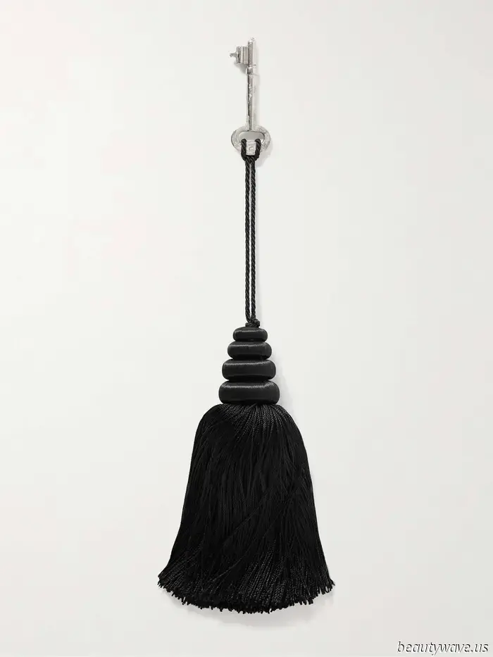 If you enjoy dressing both yourself and your home with elegance, join in.