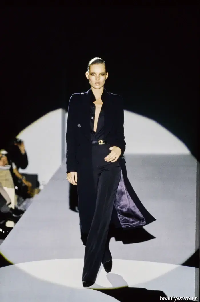 Skip the Jeans—These “Outdated” Pants Make Your Boots, Loafers, and Flats Appear Extra Stylish This Winter