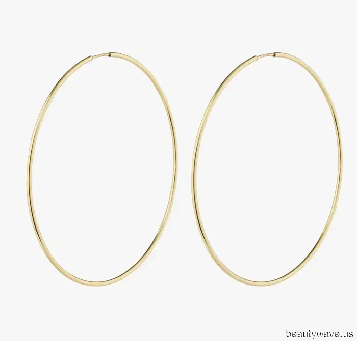 Fashion enthusiasts are embracing accessories as if it’s 2006 once more—here are 6 trends returning after 20 years.