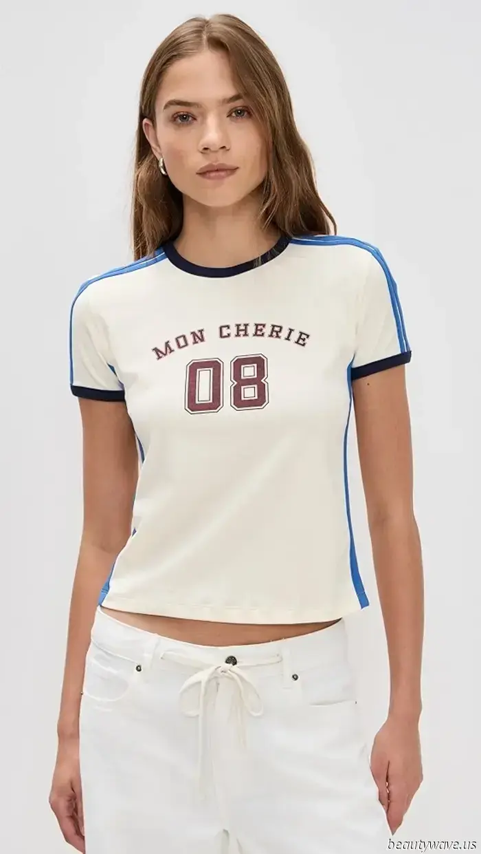 A Parigi, L.A. e Londra, le t-shirt bianche basic vengono messe da parte a favore di questa alternativa più alla moda