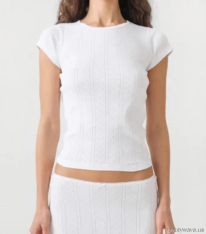 Fashion experts believe that pairing baby tees with this pant trend gives an elegant appearance.