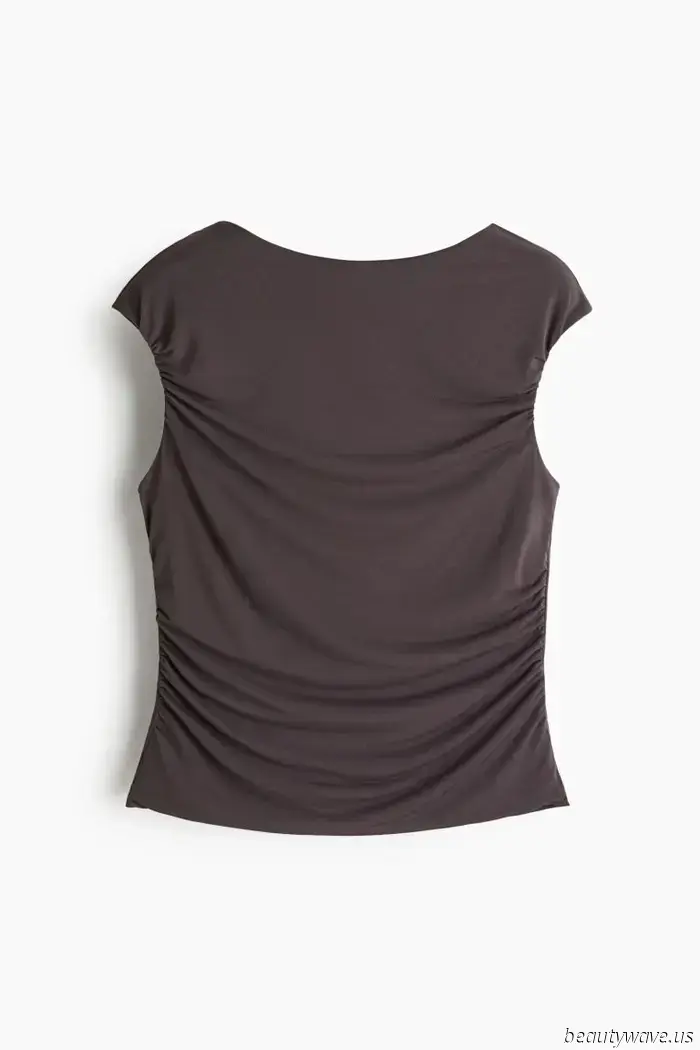 I’m Replacing My Crewneck Tees with These 7 Elegant Neckline Styles.