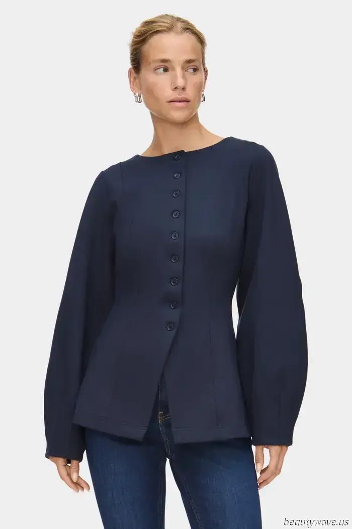 If I see you sporting this stylish blazer trend instead of a classic one, I’ll recognize you as a fashion-forward individual.