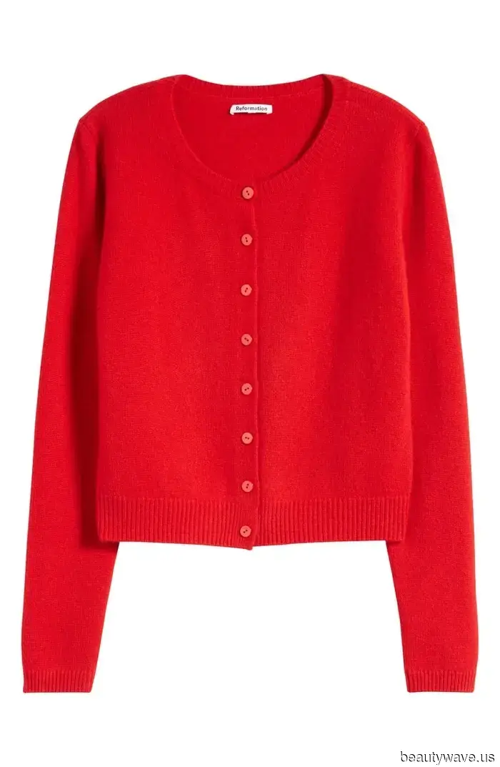 If you're looking for more attractive fall outfits, this vintage-inspired trend is a must-have for your wardrobe.