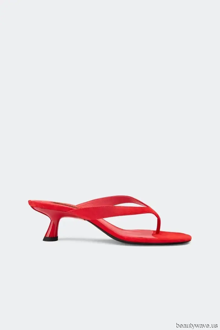 Es ist ein Fakt: Modeleute wählen diesen Sandalenfarbtrend über Schwarz, Weiß und Braun.