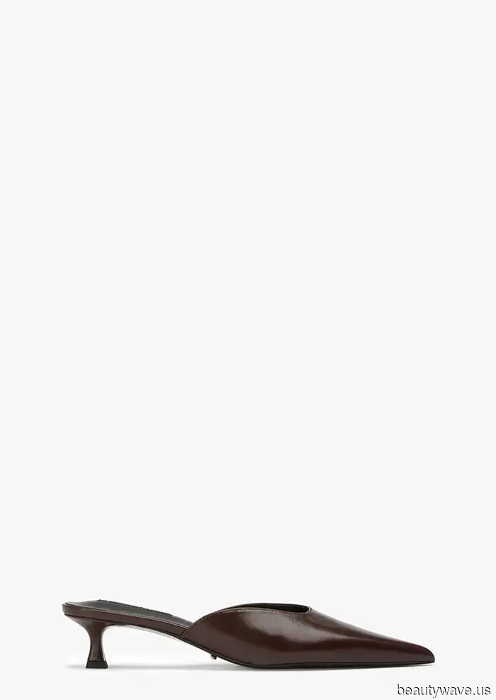 Stylish Individuals in London Will Sport These 6 Jeans-and-Shoe Pairings in 2026.