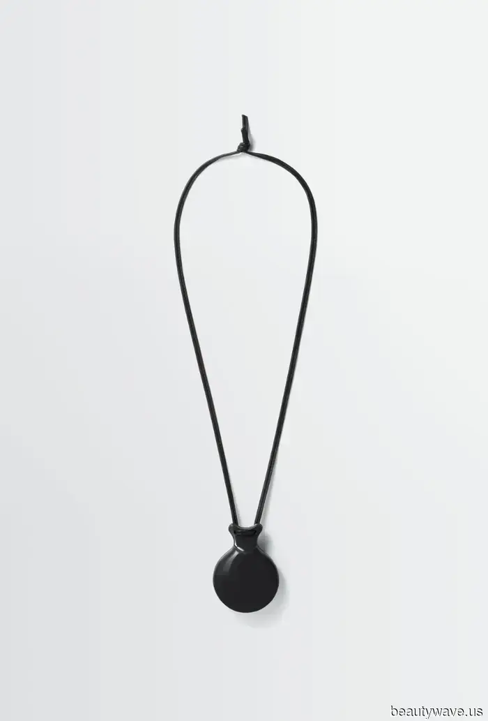 From Pendant Necklaces to Cocktail Watches, These Jewellery Trends Are Shaping Luxury in 2026.