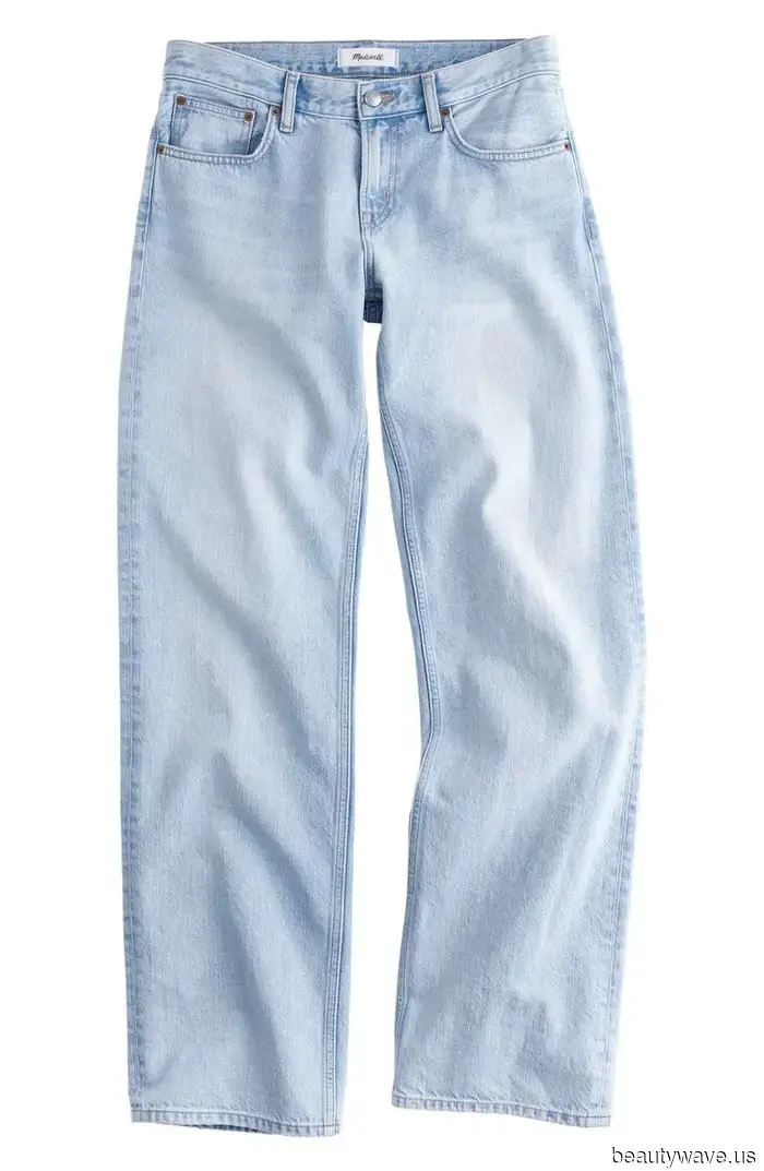 Wearing this Denim Trend, T-Shirt Trend, and Sandal Trend Together Will Create the Look of 2026.