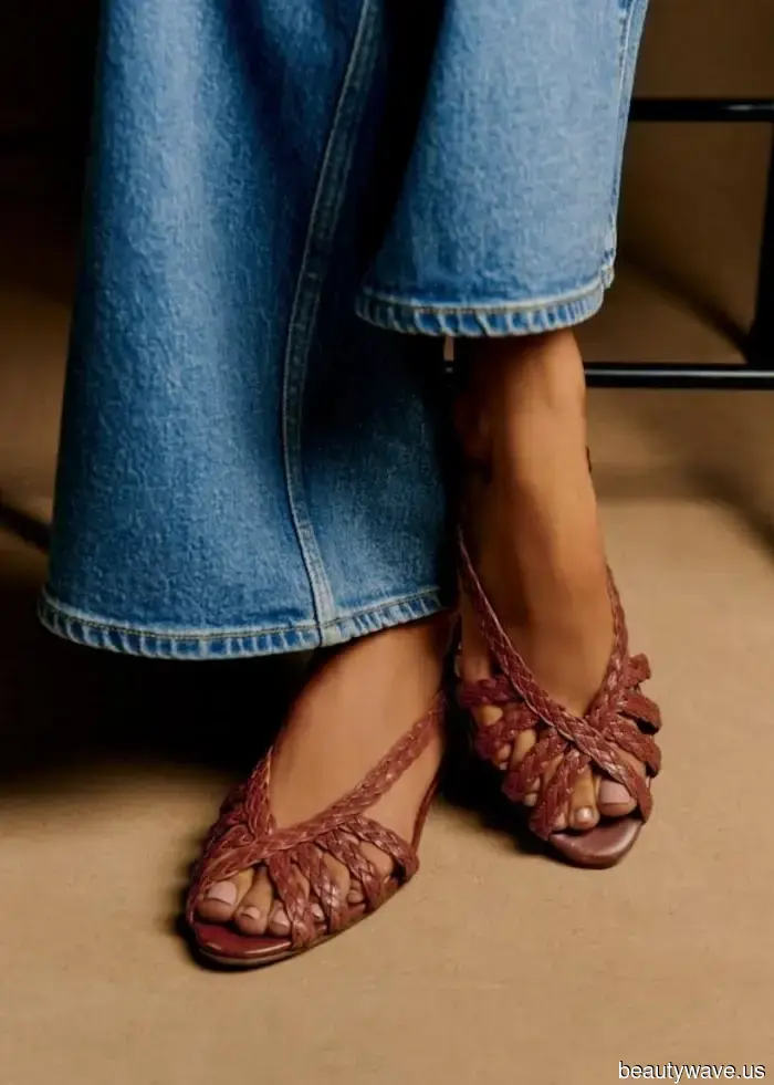I've Discovered It: This Stylish Sandal Color Trend Matches Every Dress.
