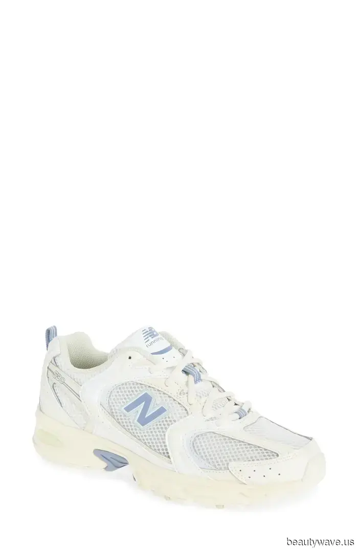 Hailey Biebers Sneakers und Lieblingssandalen-Stile kosten bei Nordstrom RN unter 100 $.
