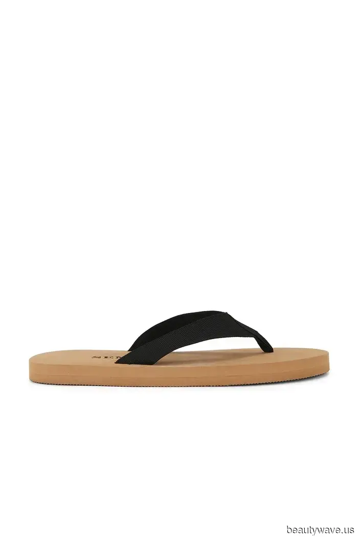 Not Navy, Not Brown—The Stylish Leggings Color LA Girls Pair With Flip-Flops for Hot Pilates and Erewhon.