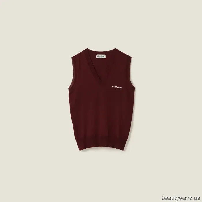 Cómo hacer que los zapatos burdeos se vean apropiados para la primavera: usa este color de bolso con ellos