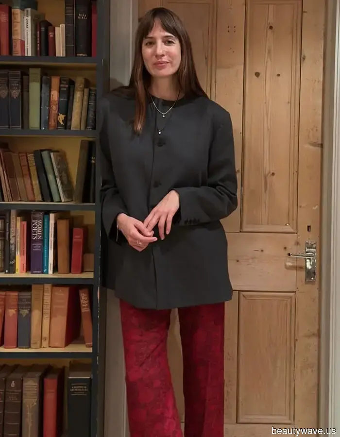 I hold the position of Associate Shopping Director—Here are 9 Trends I'm Donning at the Office This Winter.