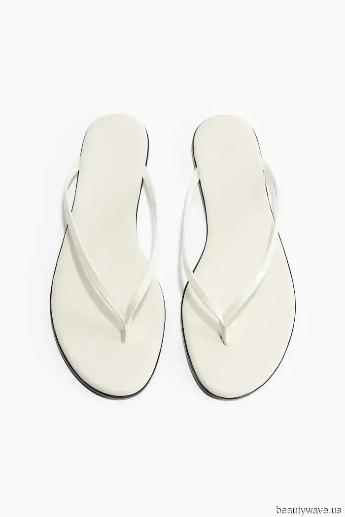 When I want my simple T-shirt dress to appear elegant, these are the shoes and bag I pair with it.