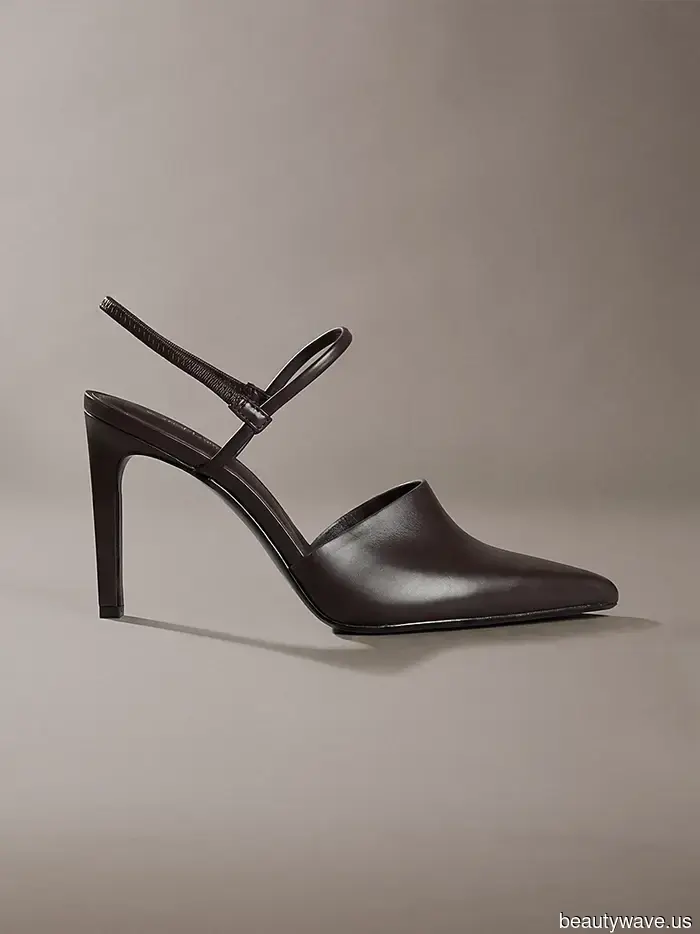 The most fashionable women I know are pairing shorts with these classic shoe trends this summer.