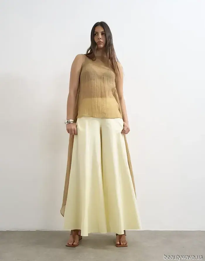 A Parigi, le donne più chic indossano uno di questi abbinamenti tra scarpe basse e pantaloni cropped.