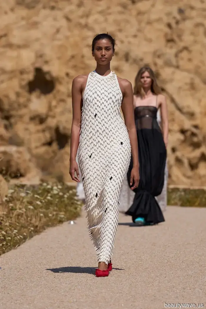 Die #1 Methode, wie Modeleute Röcke im Jahr 2027 stylen werden, laut der Jacquemus-Show