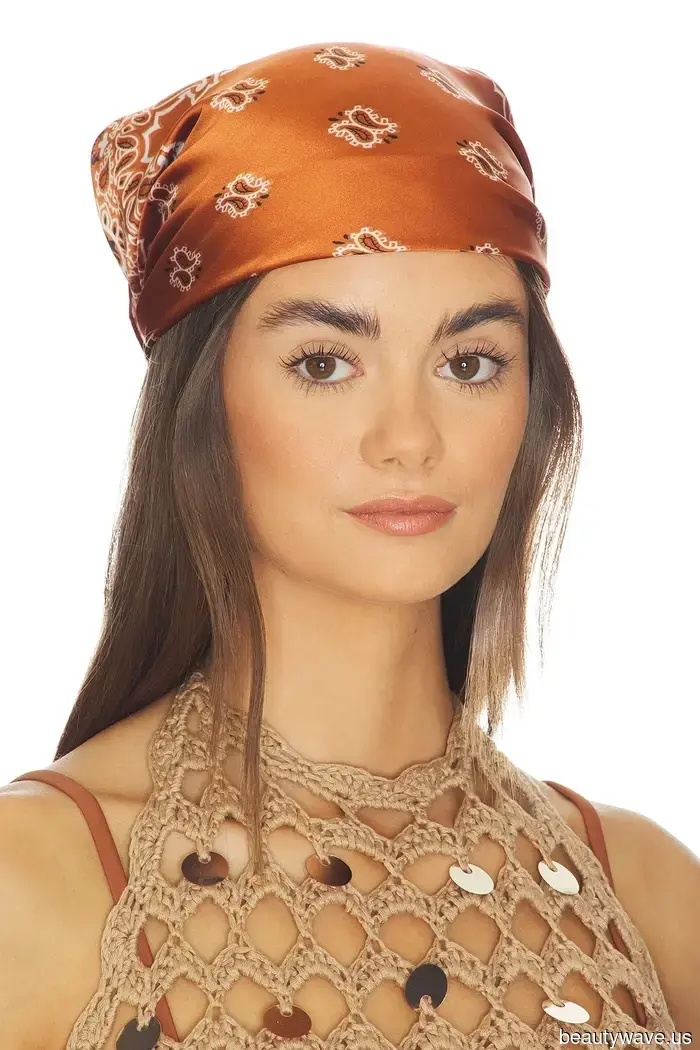 Desde pañuelos de seda hasta gorras de crochet, estos son los accesorios para el cabello de verano que las chicas It no pueden dejar de usar.