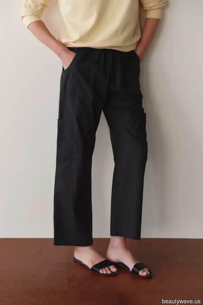 Das Tragen von Cropped-Hosen am Flughafen ist zurück, besonders dieser spezielle Cool-Girl-Trend.