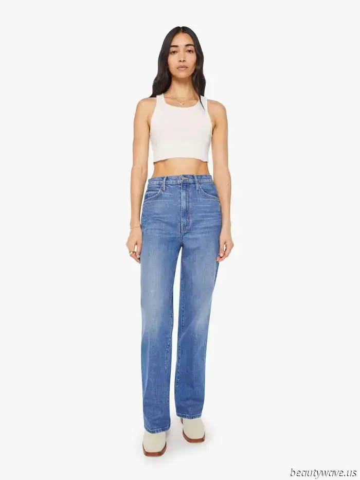 Non sono una donna da scommesse, ma sono sicura che tutti seguiranno questa tendenza di jeans con mocassini questa settimana