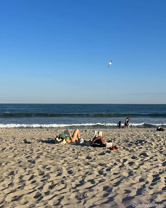 Моя мама дерматолог восторгалась этим многофункциональным SPF — и он заменил 3 моих основных средств по уходу за кожей.