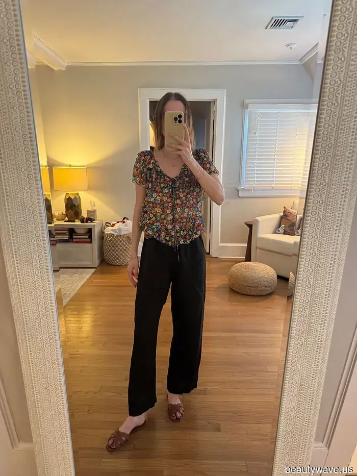 Soy una mamá fashion que trabaja en Nueva York&mdash;Estos son los tops elegantes que uso con jeans y pantalones.