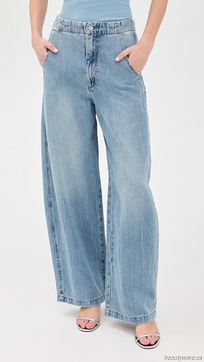 Forget the skinny jeans—*this* is the denim style that everyone is wearing with sandals.