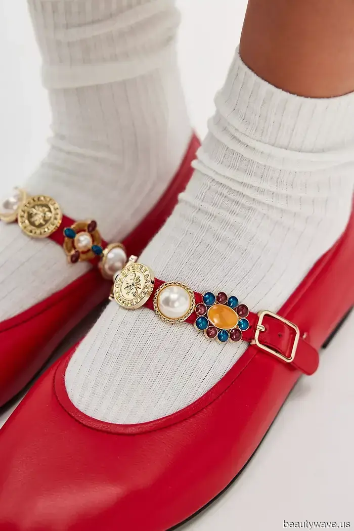 Шикарные французские женщины носят эти тренды плоской обуви с чем угодно в 2026 году.