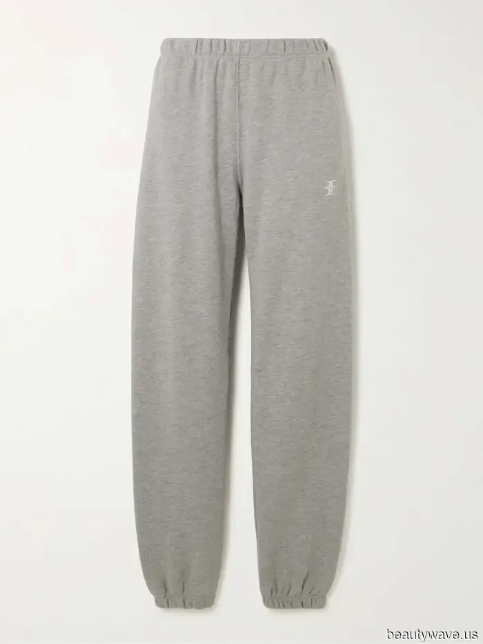 Halten Sie die Stiefel und Loafers&mdash;Jeder mit gutem Geschmack trägt stattdessen minimalistische Outfits mit Turnschuhen.